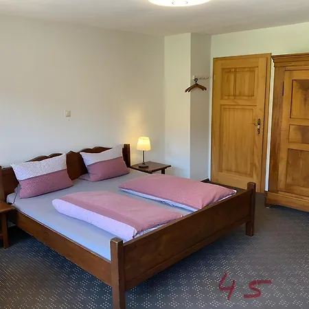 Waldbauernhof בית חווה